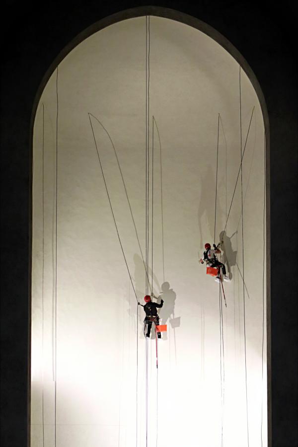 Mise en peinture d'une église